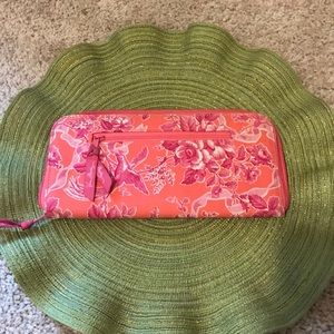 VERA BRADLEY- LARGE FLORAL WALLET